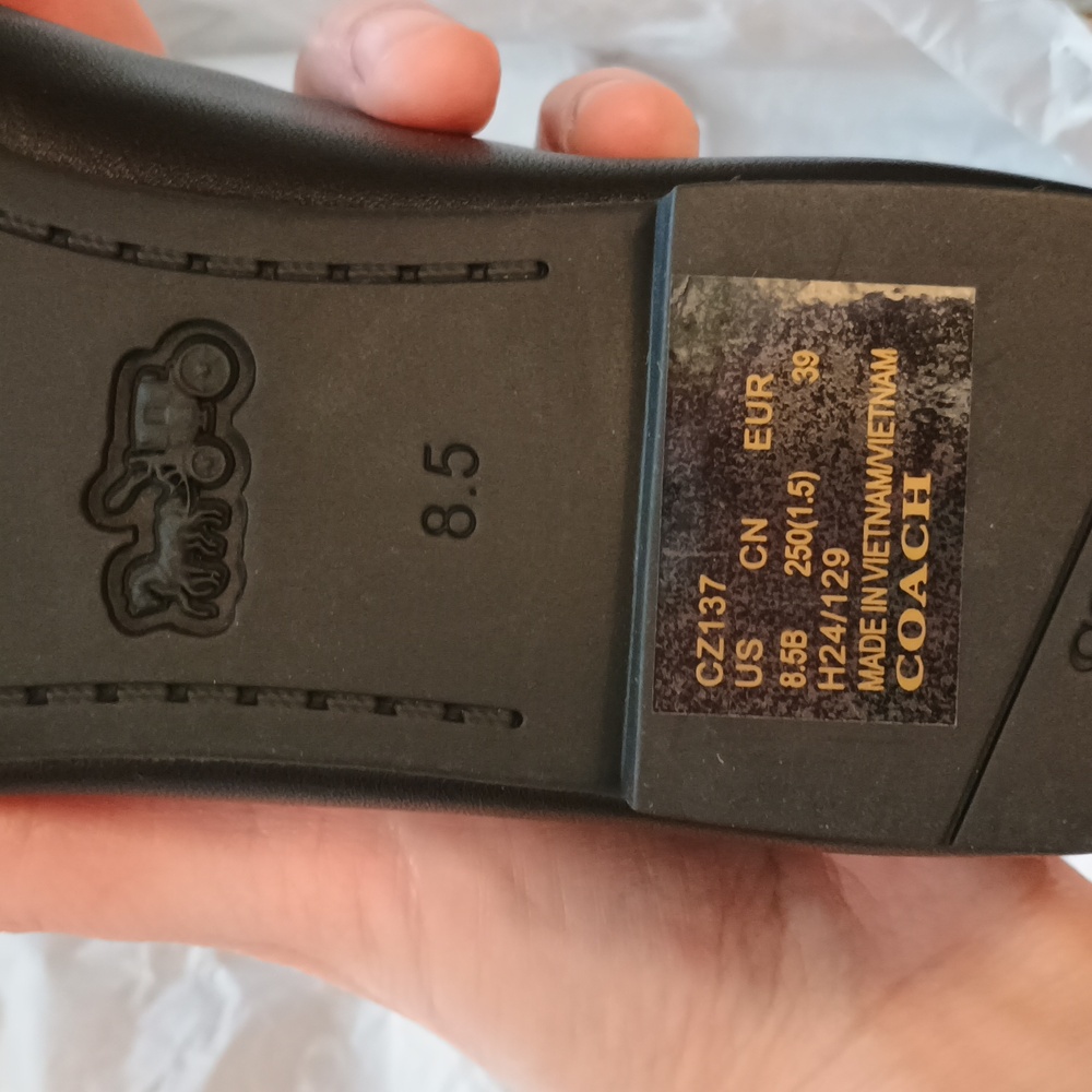 ๐ Coach Black Genuine Leather Grommet Flats - Picture 7 of 9